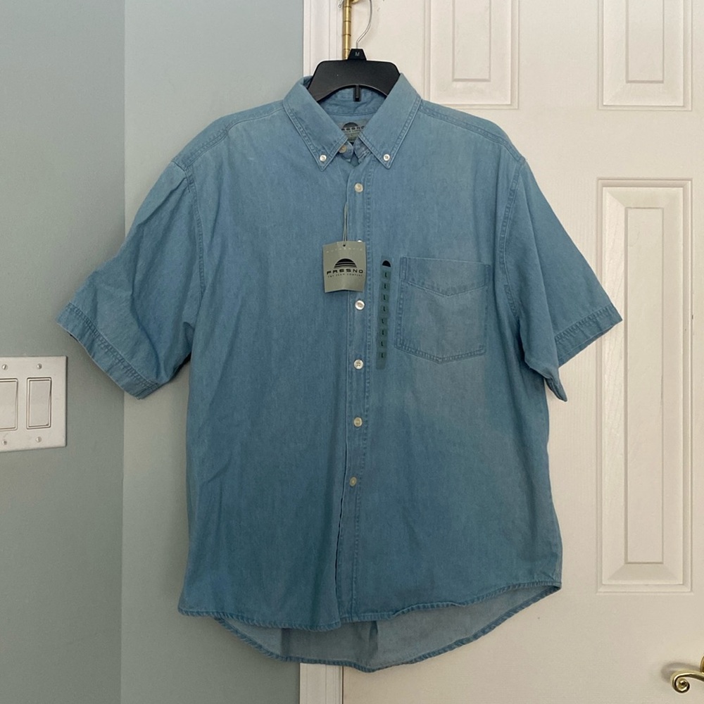 Fresno brand short sleeve shirt. New with tags, size large.